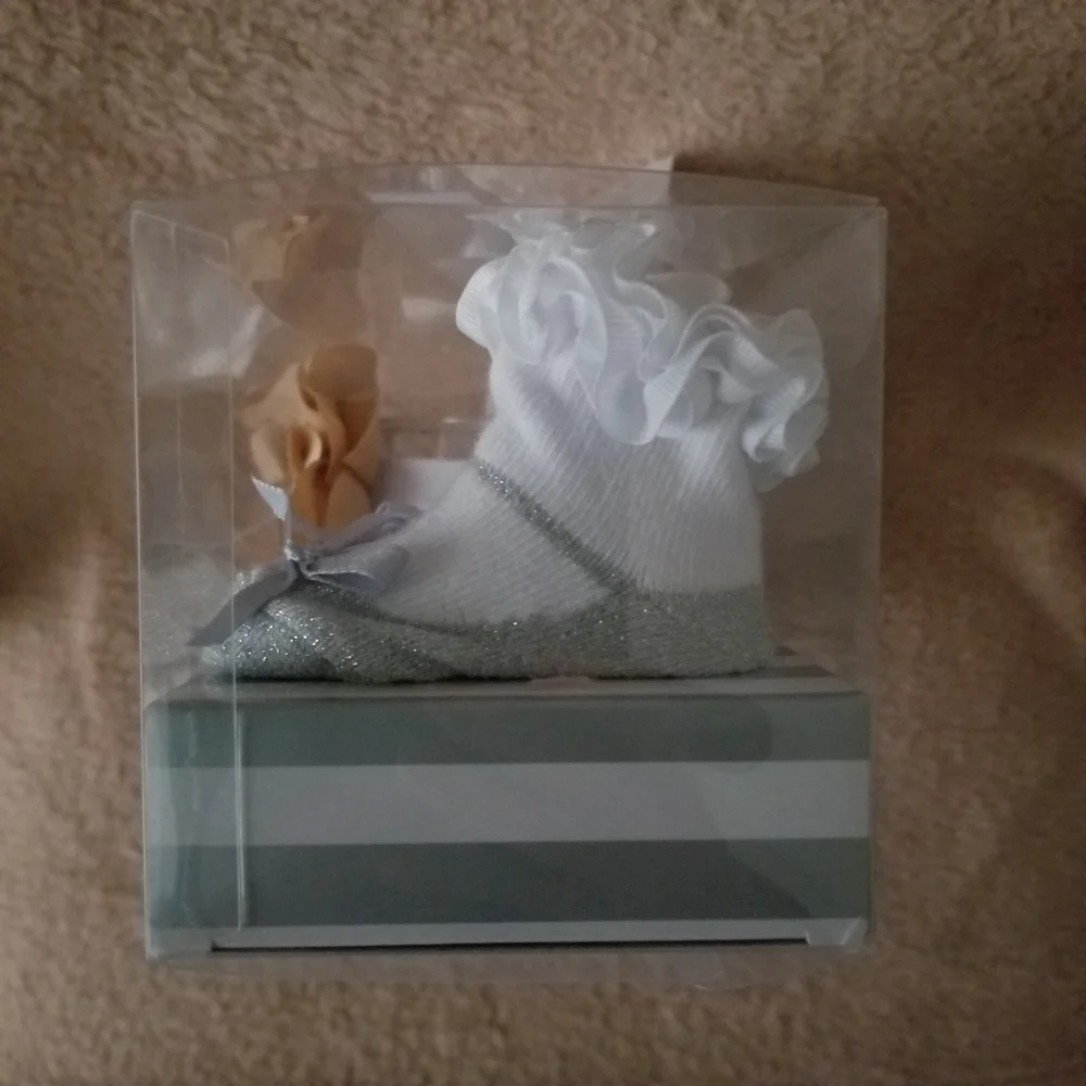 Kyle & Deena Infant 3-Piece Sock Set w/ Floral Headband NWT
